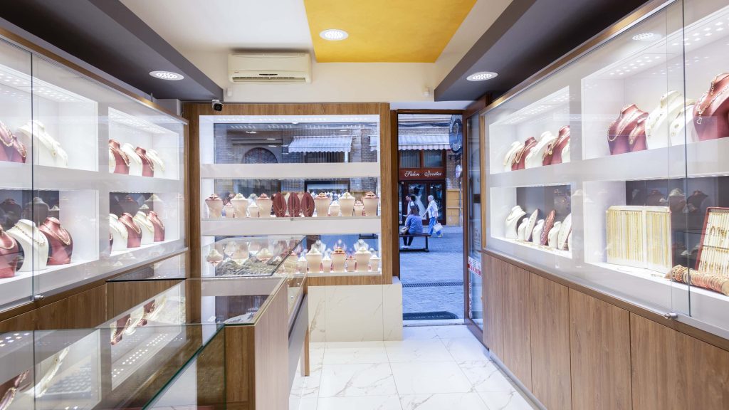 design interior bijuterie Oradea 4